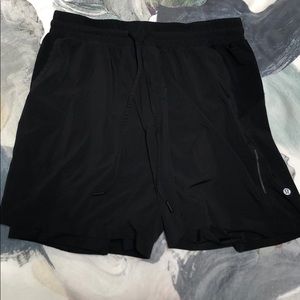 Men’s Large Lululemon shorts with liner